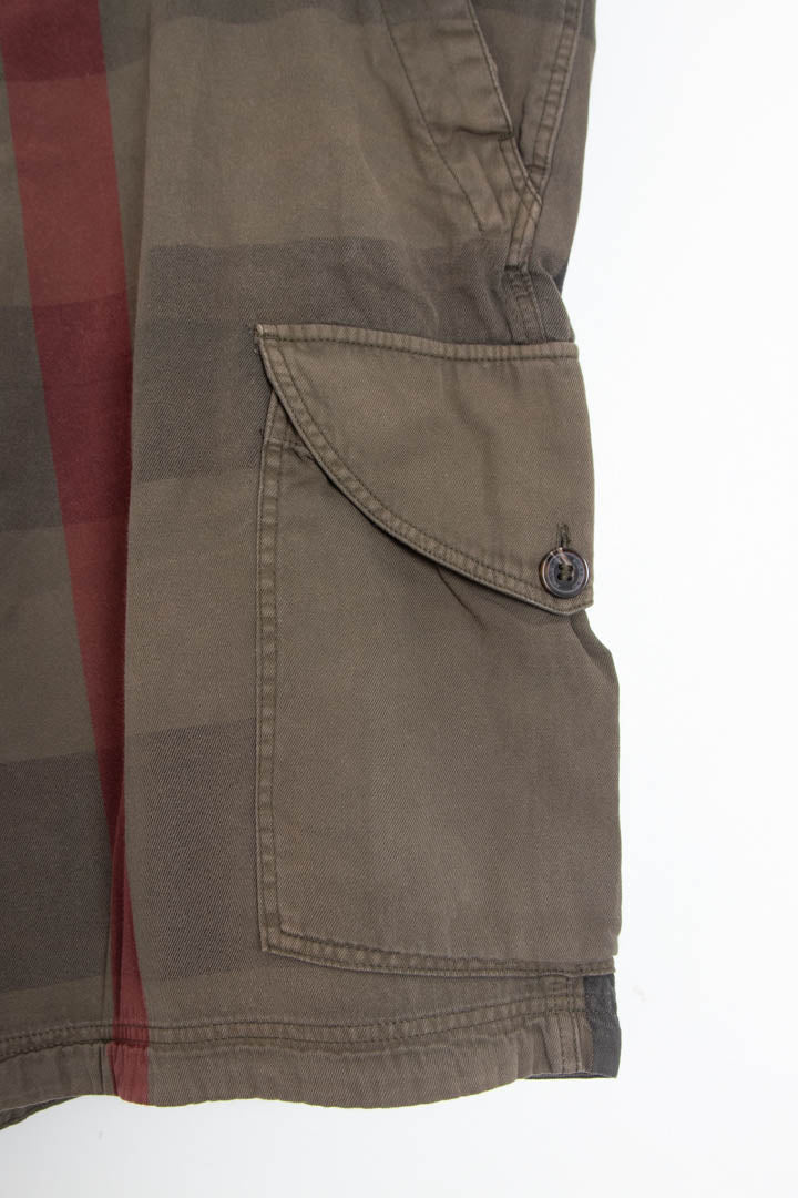 Image of Burberry Cargo Shorts (W40)