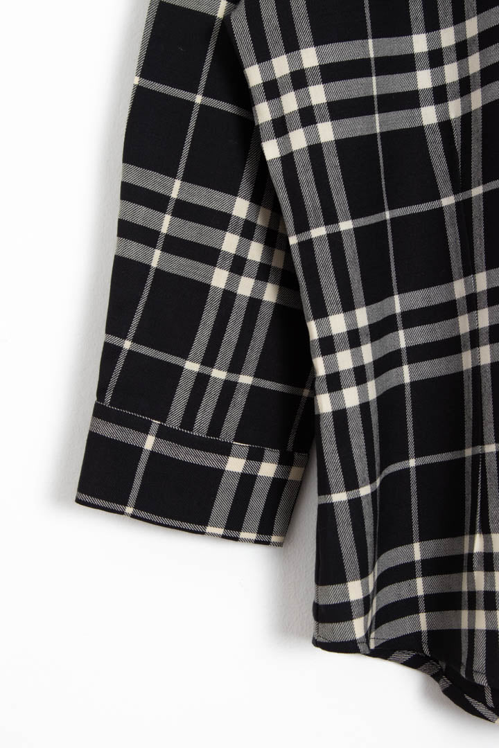 Image of Women's Burberry Long Sleeve Checkered Shirt (XS)