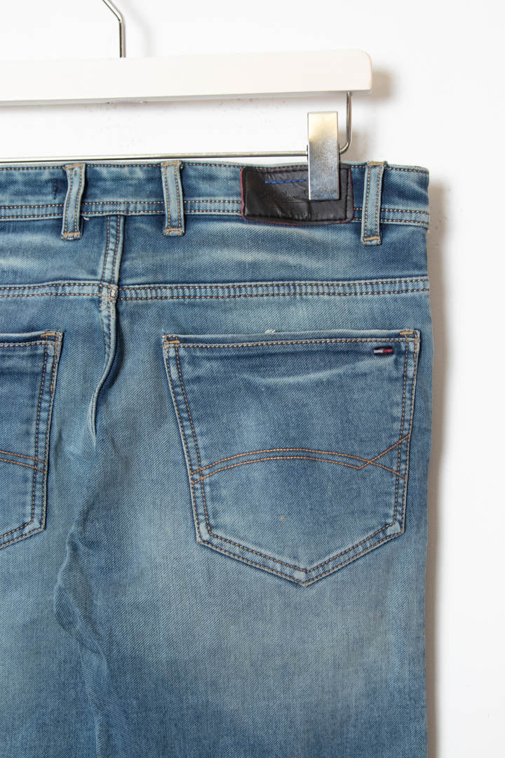 Image of Women's Tommy Hilfiger Straight Leg Denim Jeans (W32) - 97th Vintage